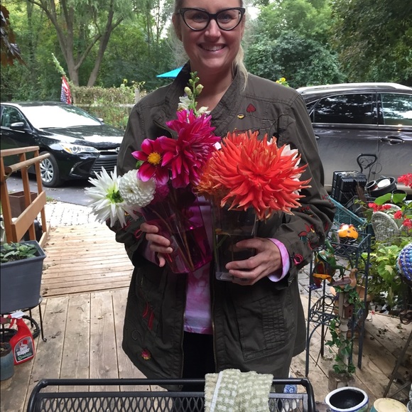 Meet your Posher, April - Picture 2 of 8